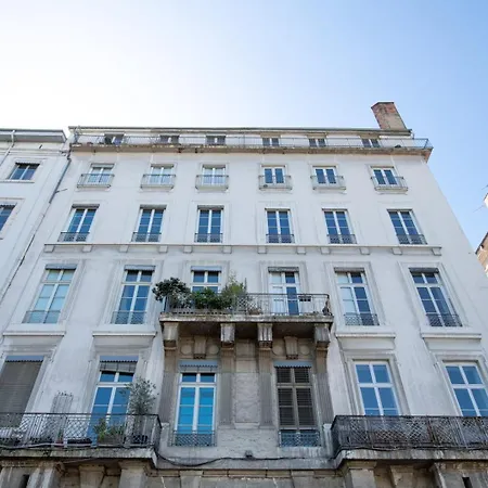 Lassagne - 1 Appartement *
